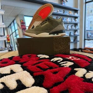 Jordan 3 Retro NEW
Family Affair